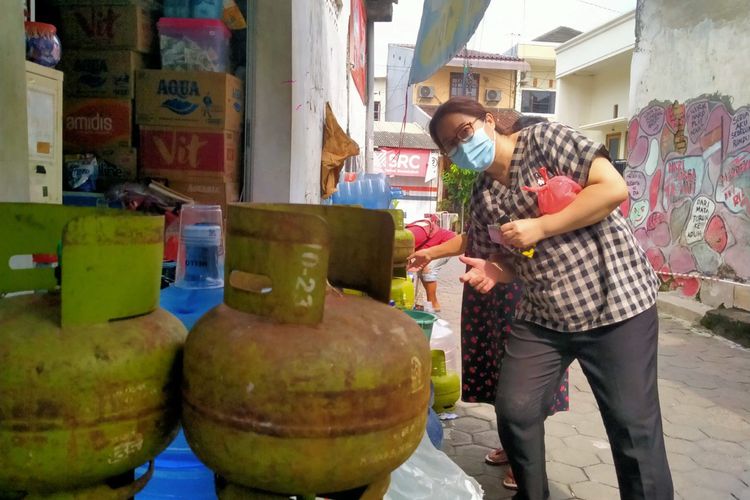 Salah satu penjual gas elpiji di Kota Semarang 