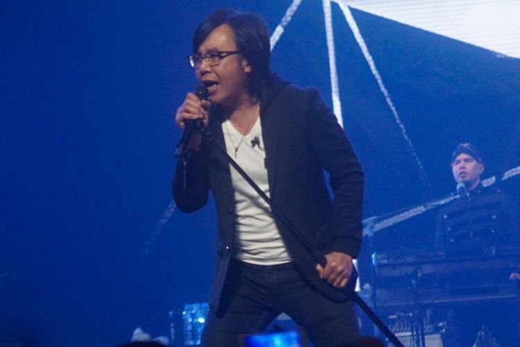 Dewa 19 featuring Ari Lasso di konser Larut Dalam Harmony yang digelar di The Kasablanka Hall, Menteng Dalam, Tebet, Jakarta Selatan, Jumat (4/5/2018) malam.