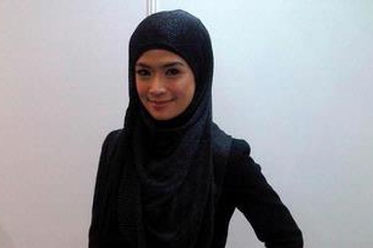 Yulia Rachman sempat kebingungan dengan busana yang harus ia kenakan sejak memutuskan berjilbab.