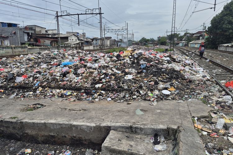 Jakarta Tak Kekurangan Aturan Sampah, yang Kurang Implementasinya