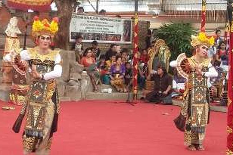 Tarian Legong Raja Cina yang dipentaskan di Pesta Kesenian Bali (PKB), Kamis (16/6/2016). PKB berlangsung 11 Juni sampai 9 Juli 2016 di Taman Budaya, Art Center.