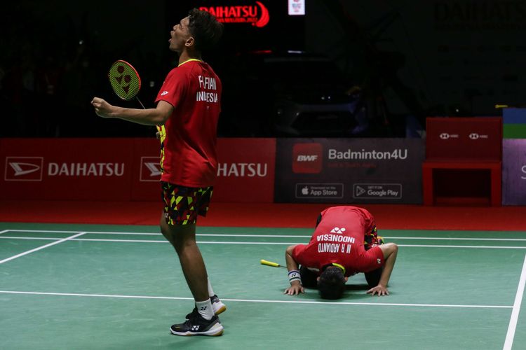 Ganda putra Indonesia, Fajar Alfian/Muhammad Rian Ardianto melakukan selebrasi saat bertanding melawan ganda putra China, Liang Wei Keng/Wang Chang pada laga final Indonesia Masters 2022 di Istora Senayan, Jakarta, Minggu (12/6/2022). Fajar/Rian tampil sebagai juara setelah menaklukkan Liang/Wang dengan skor 21-10, 21-17.