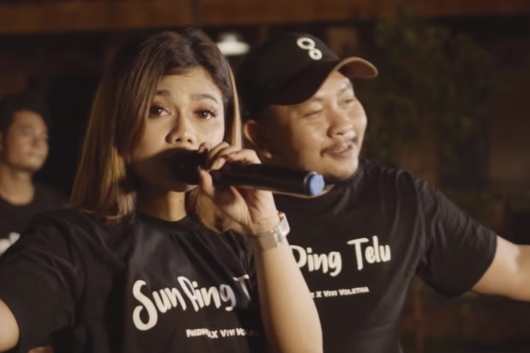 Penyanyi Vivi Voletha dan Dhe Baz dalam video klip Sun Ping Telu.