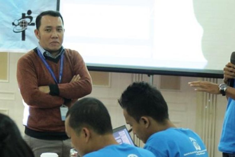 Communication Specialist USAID PRIORITAS Sumatera Utara Erix Hutasoit saat menjadi pembicara soal menulis best practices untuk pembangunan di Medan, Sabtu (21/1/2017)