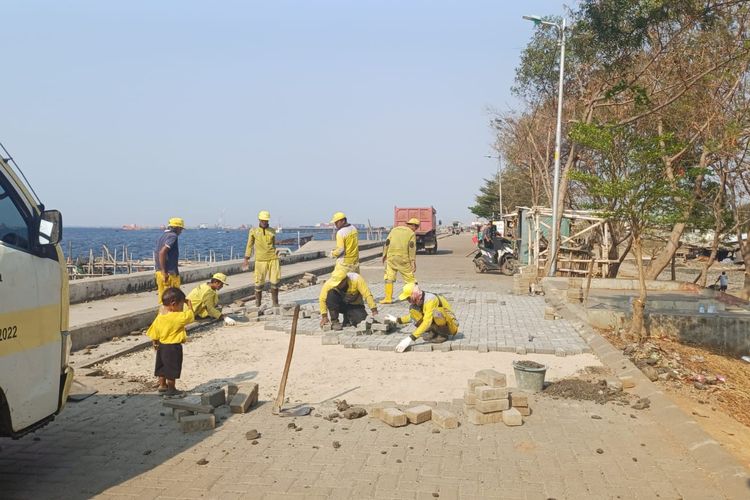 Paving Block Dicuri, Jalan di Atas Tanggul WIKA Jakut Rusak hingga 120 Meter, Kini Diperbaiki
