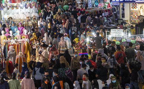 Jakarta’s Tanah Abang Market Swamped By Idul Fitri Holiday Shoppers