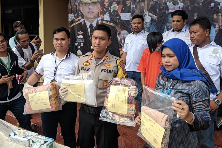 Kapolsek Kebon Jeruk Akp Erick Sitepu memberikan keterangan kepada wartawan di Mapolres Metro Jakarta Barat, Senin (6/5/2019)
