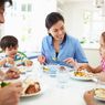 Istimewanya Makan Bersama Keluarga bagi Perkembangan Anak