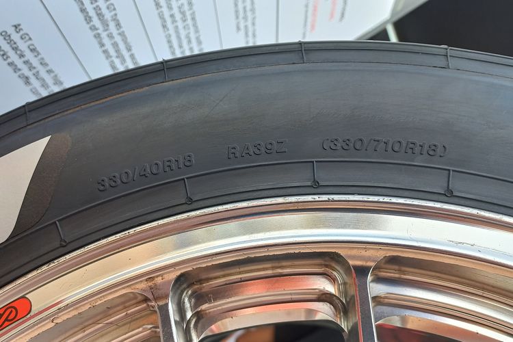 Ban balap Bridgestone Potenza Racing