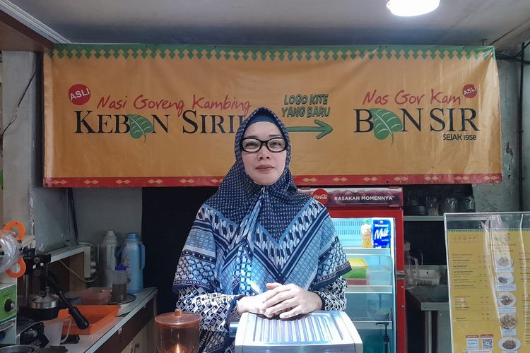 Nenny, Owner dan Generasi Kedua Nasi Goreng Kambing Kebon Sirih