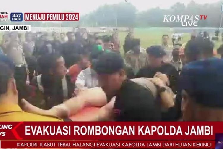 Kapolda Jambi Irjen Rusdi Hartono berhasil dievakuasi ke Posko Merangin, Selasa (21/2/2023).