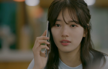 Bae Suzy berperan sebagai No Eul, dalam serial drama romantis Uncontrollably Fond (2016).