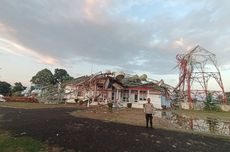 Tower Operator Roboh, Kantor Camat Kuwus Manggarai Barat Rusak Parah