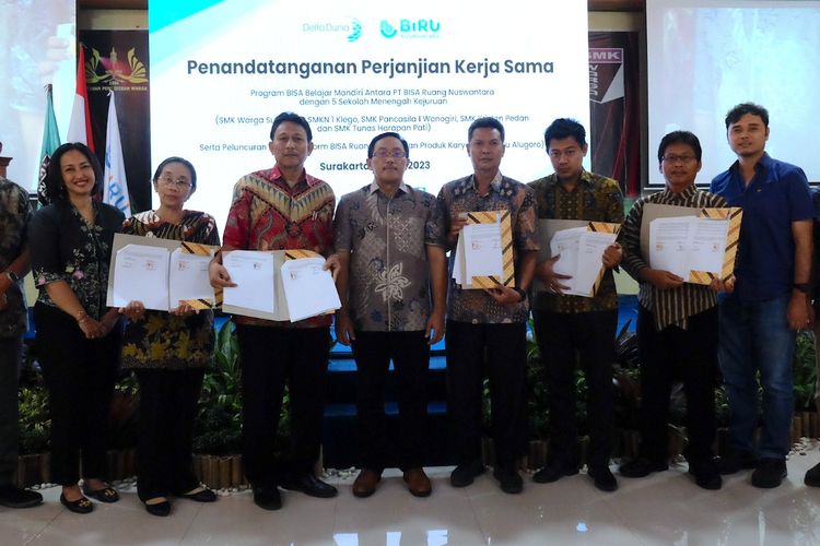 Perusahaan pertambangan Delta Dunia Group (DOID) melalui anak usaha PT. Bisa Ruang Nuswantara (BIRU) menggandeng sekolah vokasi yakni lima SMK di Jawa Tengah untuk keberlanjutan industri dan kewirausahaan, Kamis (25/5/2023).

Kelima SMK dimaksud adalah SMKN 1 Klego (Boyolali), SMK Kristen Pedan (Klaten), SMK Pancasila (Solo), SMK Warga (Solo), dan SMK Tunas Harapan Pati (Pati). 
