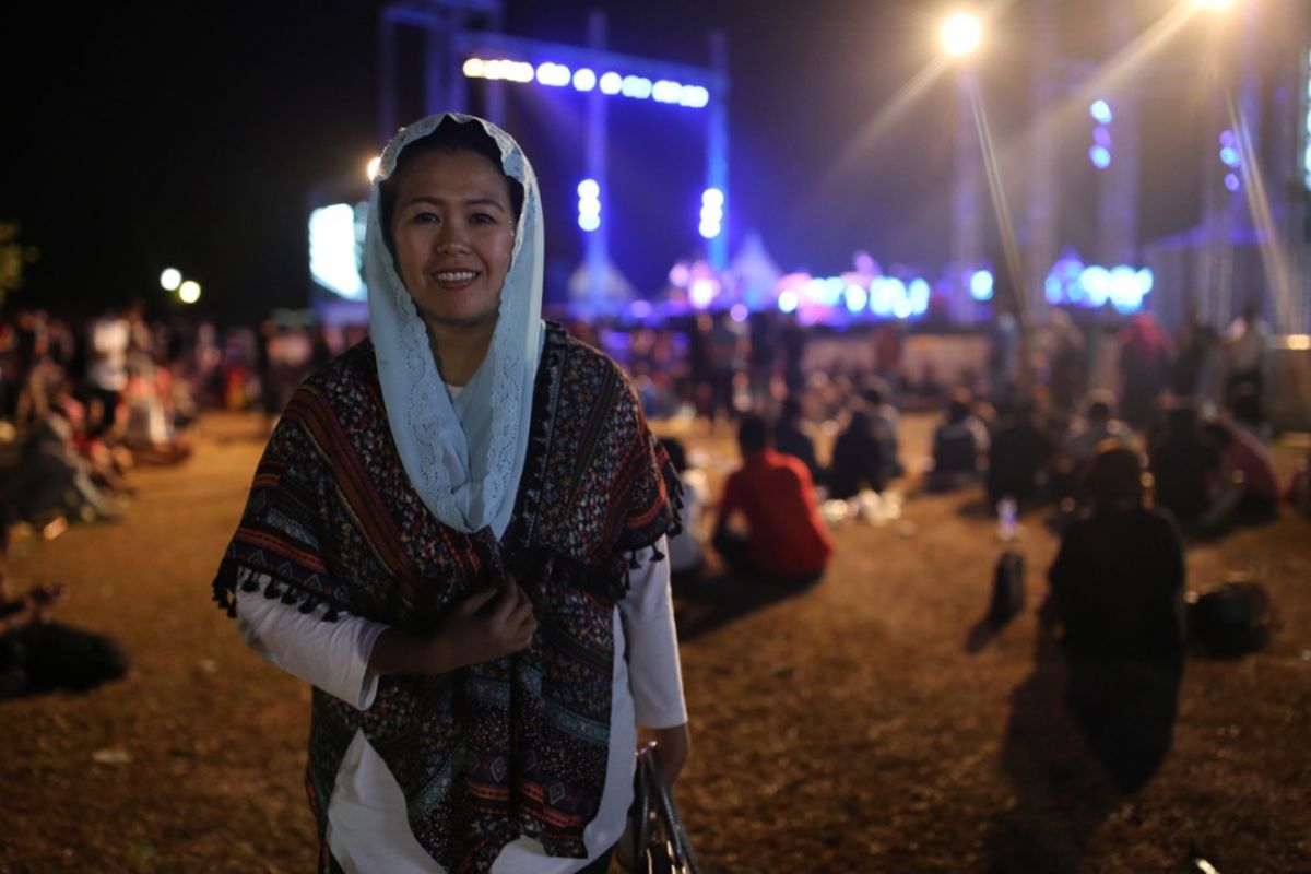 Yenny Wahid berpose setelah menonton Prambanan Jazz Festival 2017 di kompleks Candi Prambanan, Yogyakarta, Jumat (18/8/2017).