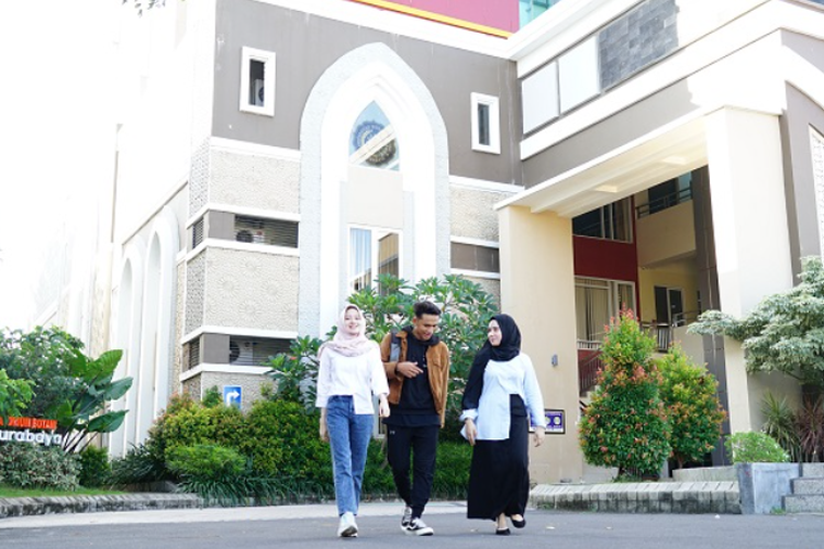 Universitas Muhammadiyah Surabaya (UM Surabaya) berhasil masuk 10 universitas terbaik di Surabaya berdasarkan Indonesia University Ranking UniRank Oktober 2021.