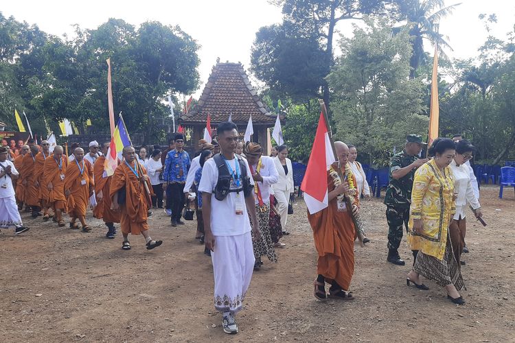 16 Biksu Jalani Thudong dari Jepara ke Candi Sewu Klaten, Perjalanan Dimulai Hari Ini