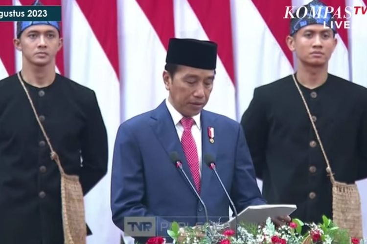 Presiden Joko Widodo menyampaikan pidato RAPBN 2024 dalam Sidang Tahunan MPR dan Sidang Bersama DPR-DPD 2023, Rabu (16/8/2023).