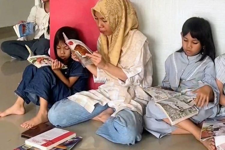 Kisah Yoga Pratama, Lulusan HI Asal Lampung Tengah yang Keliling Bawa Buku demi Bangkitkan Minat Baca
