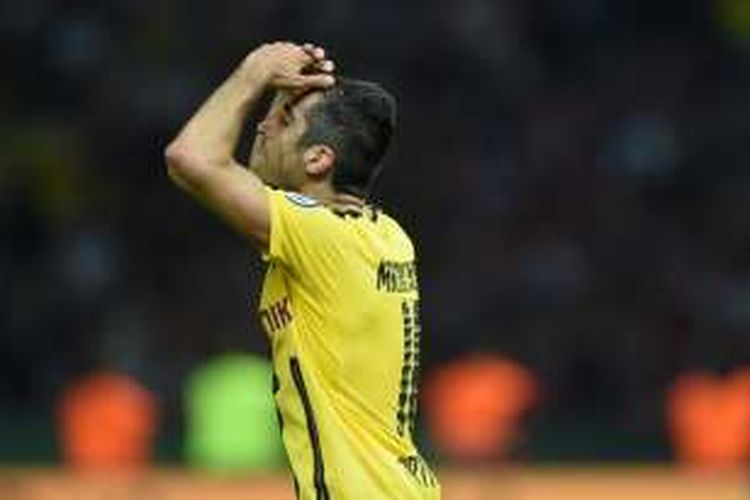 Ekspresi gelandang Borussia Dortmund, Henrikh Mkhitaryan, saat melawan Bayern Muenchen pada final DFB Pokal di Olympiastadion, 21 Mei 2016.