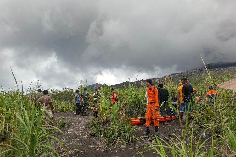 Ada 9 WNA Singapura yang Terjebak Erupsi Gunung Dukono, 2 Masih Hilang di Zona Bahaya