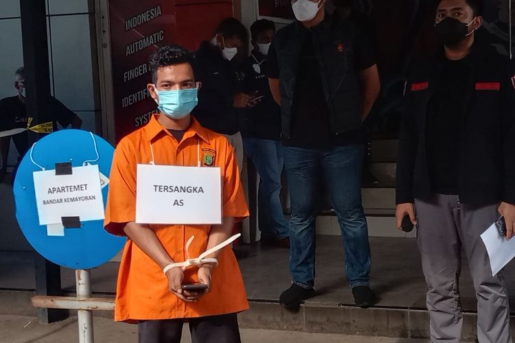 Polisi mengungkapkan, YM (31), pria yang dibunuh oleh kenalannya, AS (20), di Jalan Krida Raya, Serdang, Kemayoran, Jakarta Pusat, sempat melakukan perlawanan.