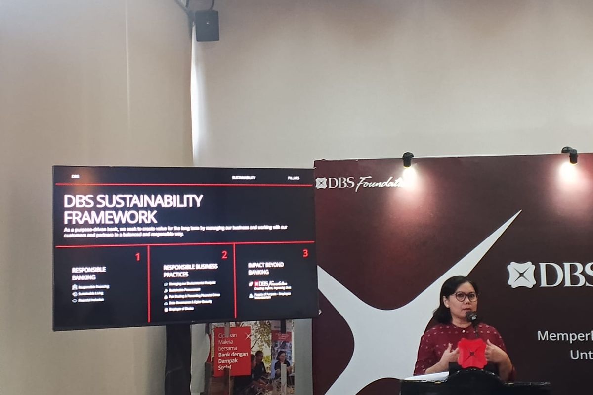Head of Group Marketing & Communications PT Bank DBS Indonesia Mona Monika dalam media briefing DBS Foundation Grant 2025 di Jakarta, Selasa (10/3/2026).
?
