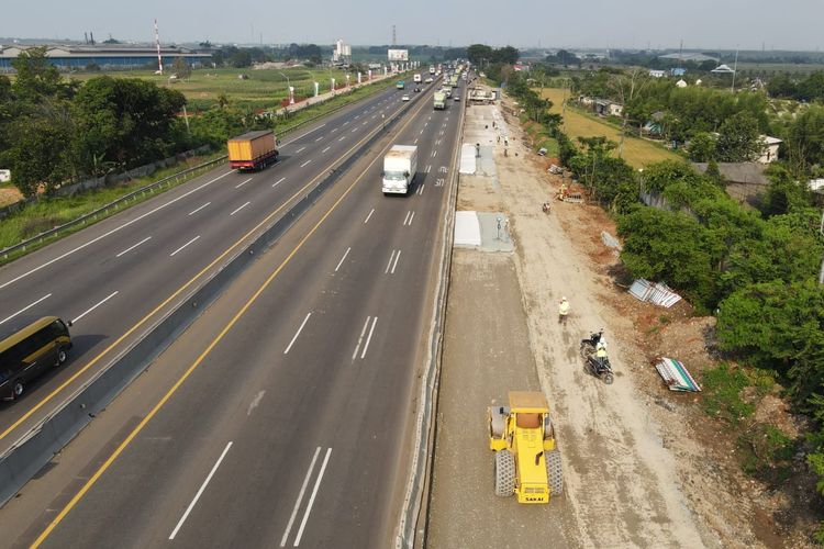 Proyek pelebaran Jalan Tol Jakarta-Cikampek tepatnya di Km 62 Dawuan sampai dengan Km 50 Karawang Timur arah Jakarta. Nantinya jalan ini akan memiliki 4 lajur.