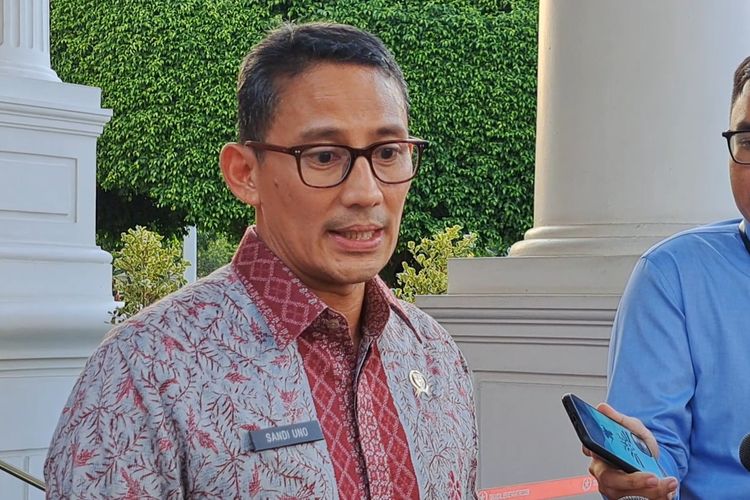 Menteri Pariwisata dan Ekonomi Kreatif Sandiaga Uno memberikan keterangan pers seusai bertemu Presiden Joko Widodo di Kompleks Istana Kepresidenan, Jakarta, Kamis (27/4/2023).).  