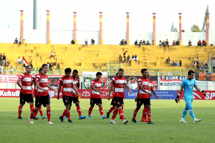 Pemain inti Madura United pada Pekan 18 Liga 1 2019 saat melawan Barito Putera yang berakhir dengan skor 2-2 di Stadion Gelora Bangkalan, Jawa Timur, Sabtu (14/09/2019) sore.
