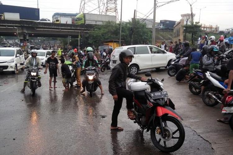 Dua Orang Meninggal Dunia Karena Banjir Di Bekasi Halaman