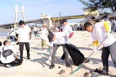 Aksi Bersih Pantai Koala di Bangka, Sampahnya Dipilah untuk Woodchips PLTU