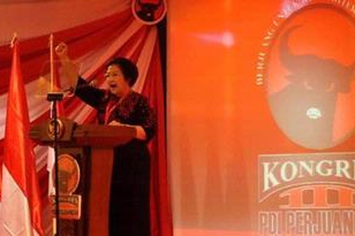 Ketua Umum DPP PDI Perjuangan, Megawati Soekarnoputri menyampaikan orasi politik pada pembukaan Kongres III PDI Perjuangan di Bali, Selasa (6/4/2010). Kongres berlangsung hingga 9 April 2010 untuk memilih ketua umum DPP PDI Perjuangan. 