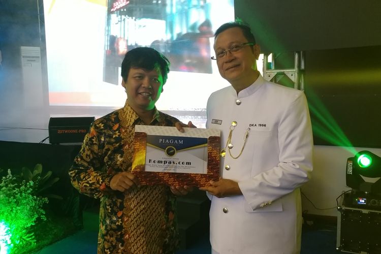 Kompas.com meraih penghargaan dari PT KAI sebagai media yang aktif menginformasikan dan mengedukasi masyarakat tentang perkeretaapian Indonesia. Penghargaan disampaikan oleh Direktur PT KAI Edi Sukmoro yang diterima oleh Redaktur Pelaksana Kompas.com Amir Sodikin.