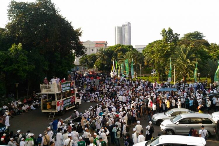 Aksi massa bela ulama di Masjid Istiqlal, Jakarta, Jumat (9/6/2017).