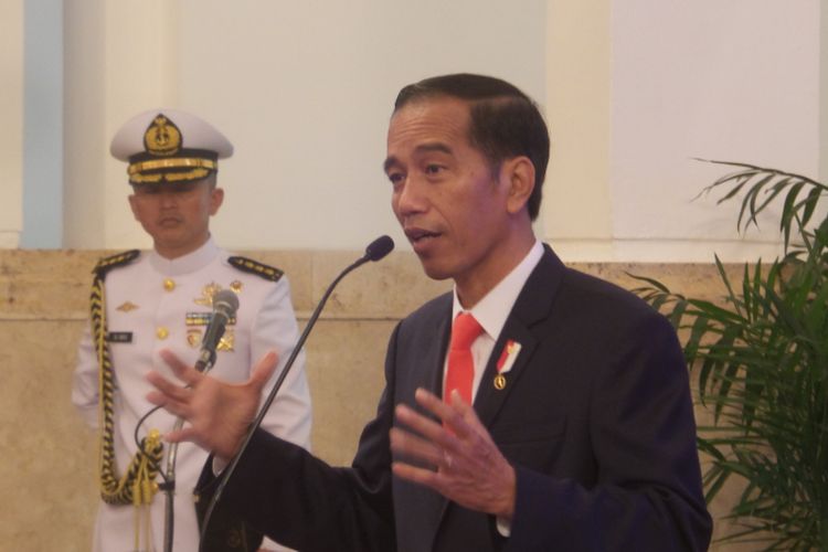 Presiden Joko Widodo saat berpidato di acara pembukaan Rapat Koordinasi Nasional Pengawasan Internal Pemerintah Tahun 2017 di Istana Negara, Kamis (18/5/2017).