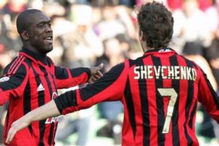 Andriy SHevchenko (kanan) dan Clarence Seedorf saat masih sama-sama membela AC Milan.
