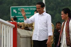 Jokowi Jalan Kaki Susuri Jalan Tol Pertama di Kalimantan