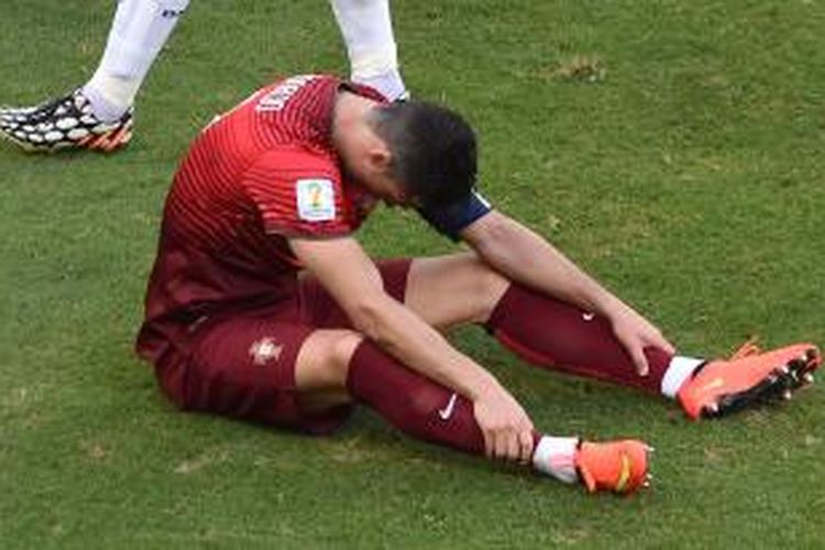 Reaksi kapten dan penyerang Portugal, Cristiano Ronaldo, saat timnya melawan Jerman pada laga penyisihan Grup G Piala Dunia 2014 di Fonte Nova Arena di Salvador, Senin (16/6/2014).