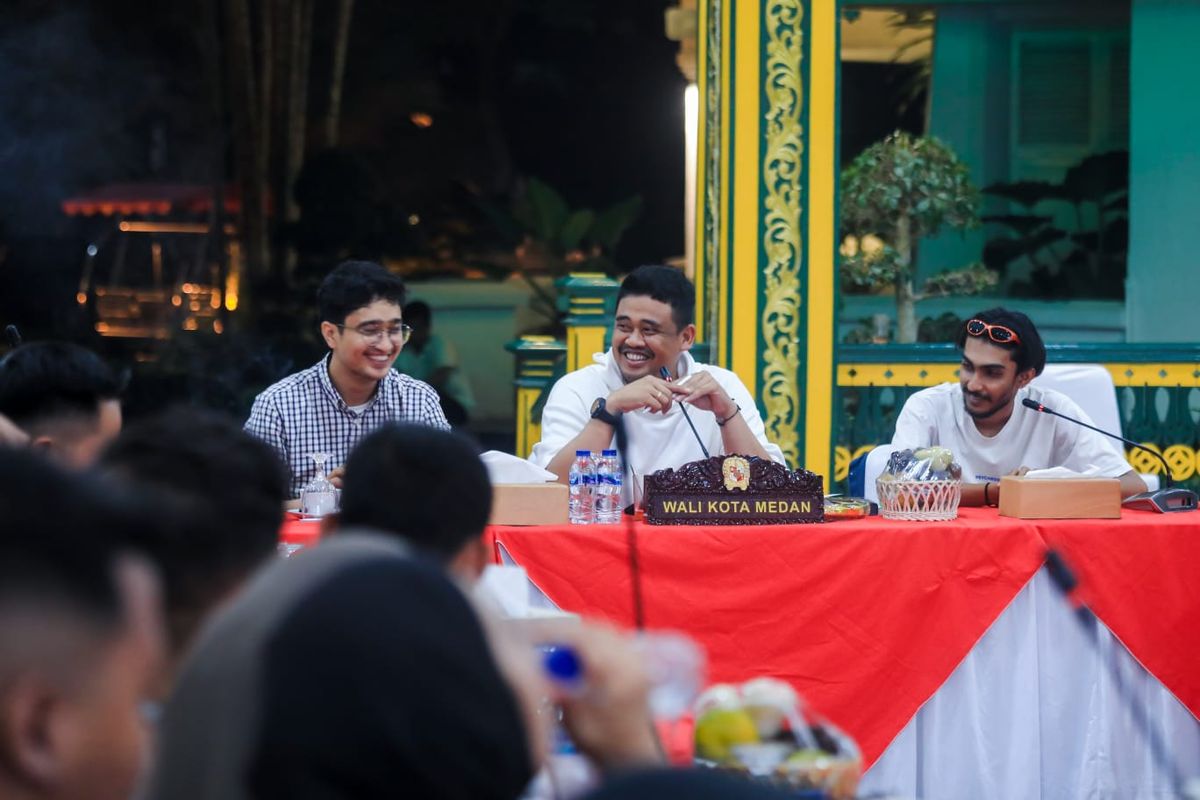 Sebanyak 50 influencer dan content creator mendatangi Rumah Dinas Walkot Medan Bobby Nasution, Kamis (6/7/2023) malam.