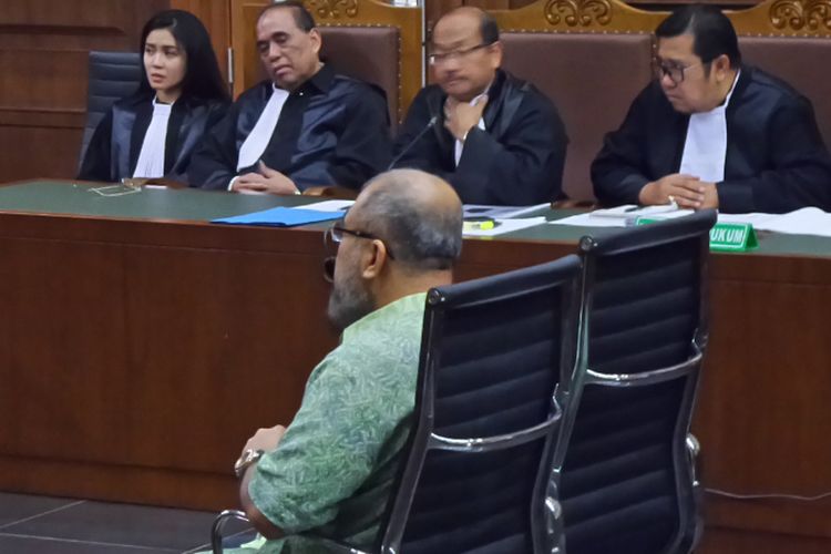 Mantan Hakim Konstitusi, Patrialis Akbar, menjadi terdakwa di Pengadilan Tipikor Jakarta, Selasa (13/5/2017).