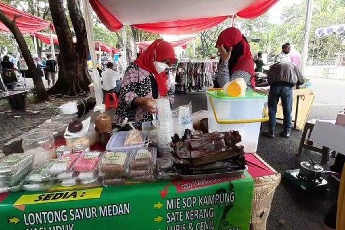 Taman Mini Indonesia Indah (TMII) di Jakarta Timur menggelar bazar gratis mulai Sabtu (17/4/2021) hingga Senin (10/5/2021).