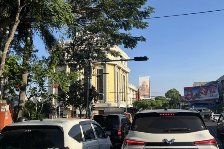 Sejumlah Lampu Lalu Lintas di Surabaya Padam, Dishub Pasang Genset