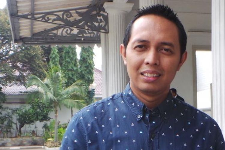 Pendiri lembaga survei Cyrus Network, Hasan Nasbi Batupahat, di Balai Kota. 