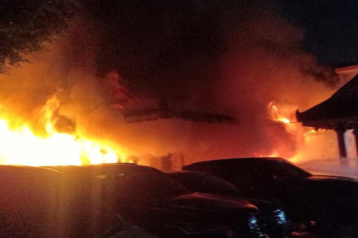 Vihara Dharma Tedja di Jalan Angke Indah, RT 001 RW 001, Angke, Tambora, Jakarta Barat, kebakaran pada Senin (19/6/2023).  