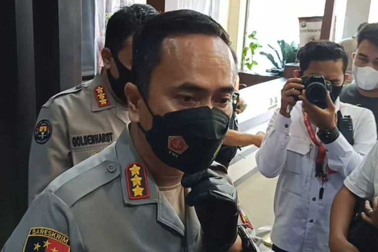 Direktur Direktorat Kriminal Umum (Ditreskrimum) Polda Kepri, Kombes Pol Jefry Siagian mengatakan, dua tersangka yang saat ini berhasil diamankan, berperan sebagai penampung 10 TKI ilegal sebelum diberangkatkan melalui pelabuhan rakyat yang berada di Tanjung Uban, Bintan, Kepri.