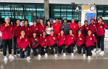 Rombongan timnas kriket U19 putri Indonesia sebelum berangkat ke India untuk menjalani pemusatan latihan, Jumat (2/12/2022).