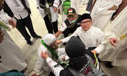 Momen Gus Imin Bantu Jemaah Haji Kelelahan di Mina