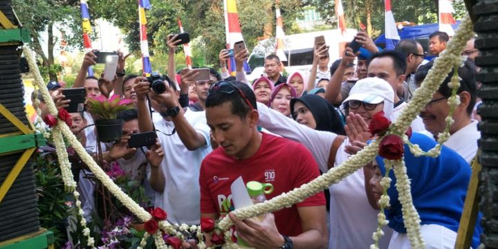 Wakil Gubernur DKI Jakarta Sandiaga Uno meresmikan Gerai Tani OK OCE Ragunan di Pusat Pengembangan Benih dan Proteksi Tanaman, Jakarta Selatan, Jumat (20/7/2018).