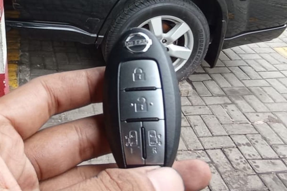 Remote keyless pada mobil menggabungkan immobilizer dan alarm